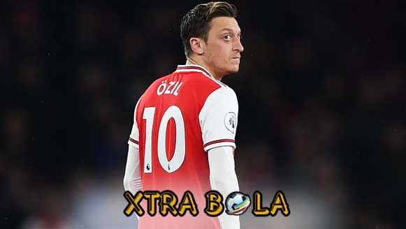 Mesut Ozil Tepis Kabar Jika Akan Tinggalkan Arsenal Musim Panas Ini